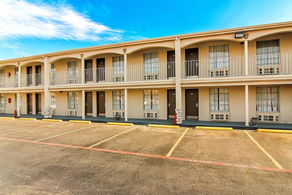 Days Inn By Wyndham Market Center Dallas Love Field Exterior foto