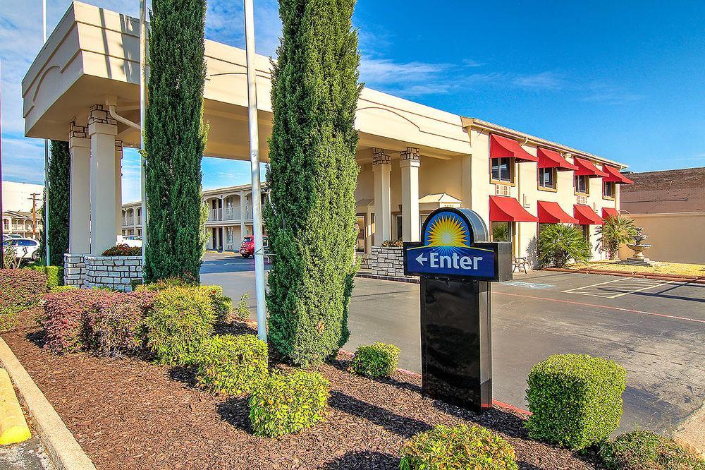 Days Inn By Wyndham Market Center Dallas Love Field Exterior foto