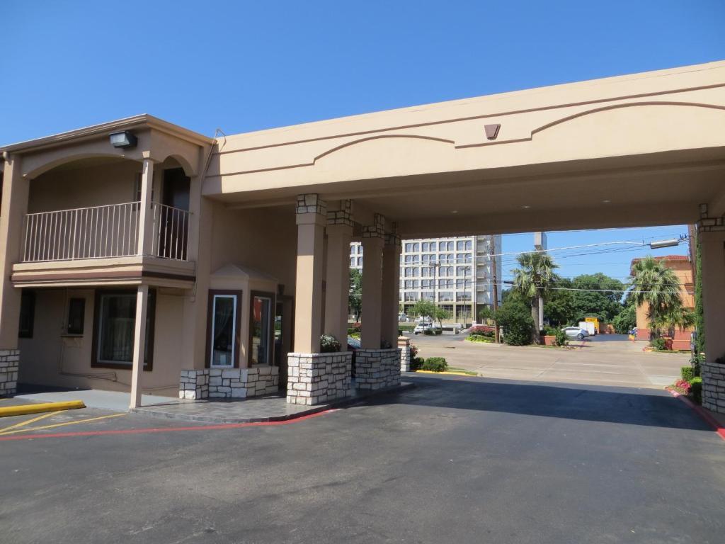 Days Inn By Wyndham Market Center Dallas Love Field Exterior foto